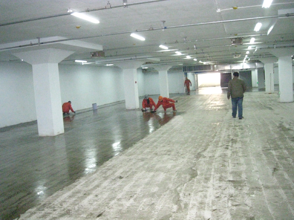 墾利縣府地下停車場施工中